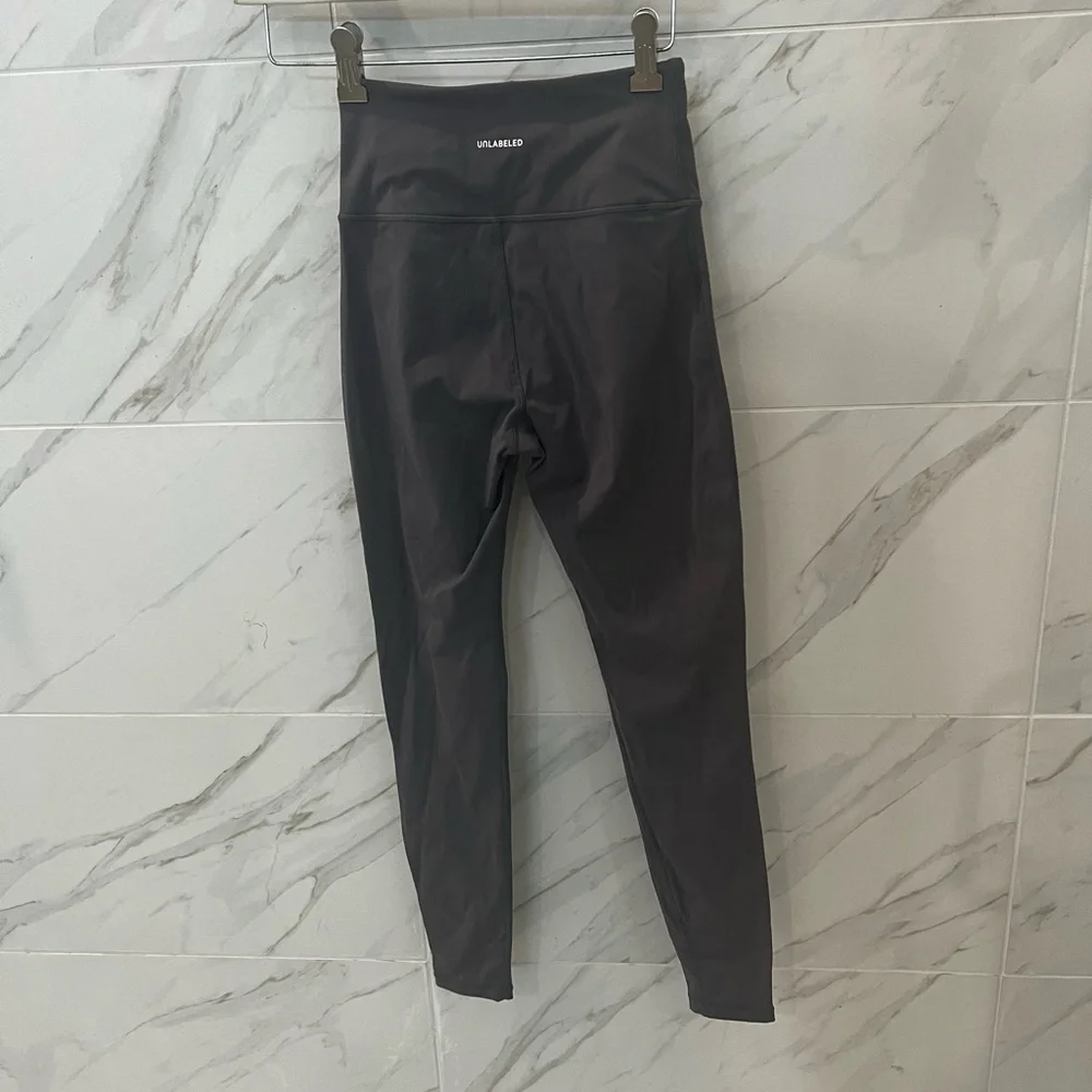 UNLABELED LEGGINGS - Picture 8 of 8